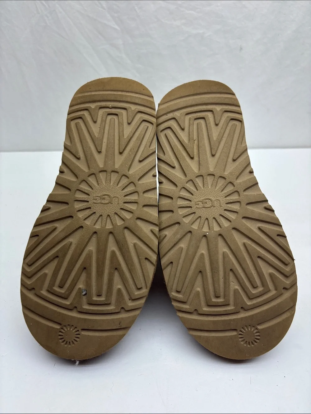UGG Kids Brown Suede Shearling Lined Ankle Boots, SZ 13 little girl, box 79
